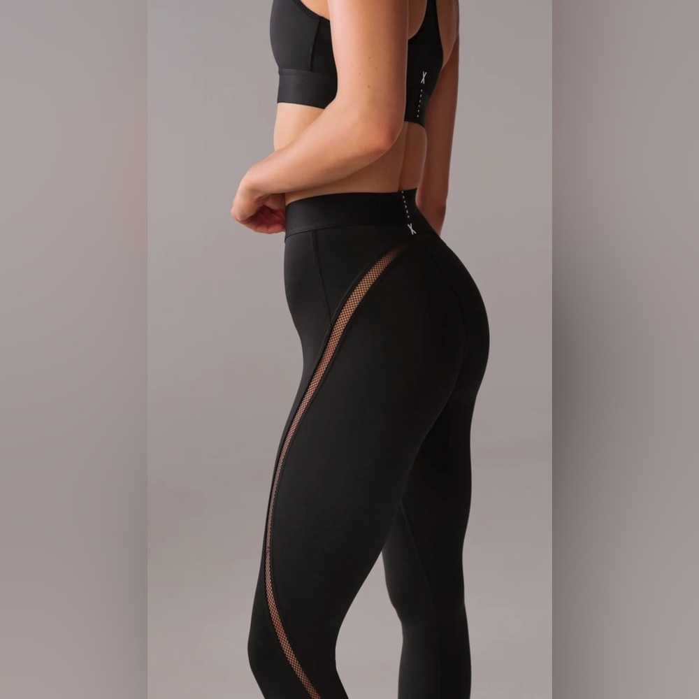 Savage X Fenty Flow High Waisted Trimmed Mesh Leggings MEDIUM - Picture 8 of 9